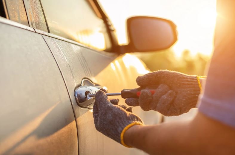 Car Lock Repair Experts - Affordable Car Keys help with lock repair on vehicle